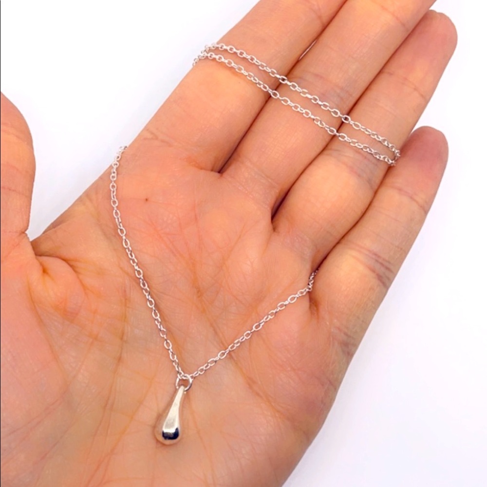 Elegant Silver Teardrop Necklace